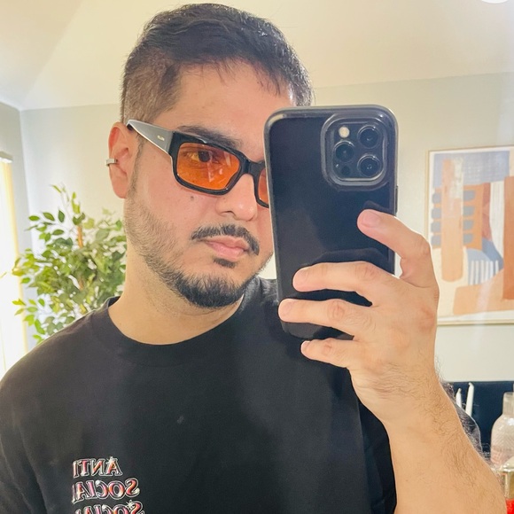 Meet your Posher, Ricardo - Picture 1 of 1